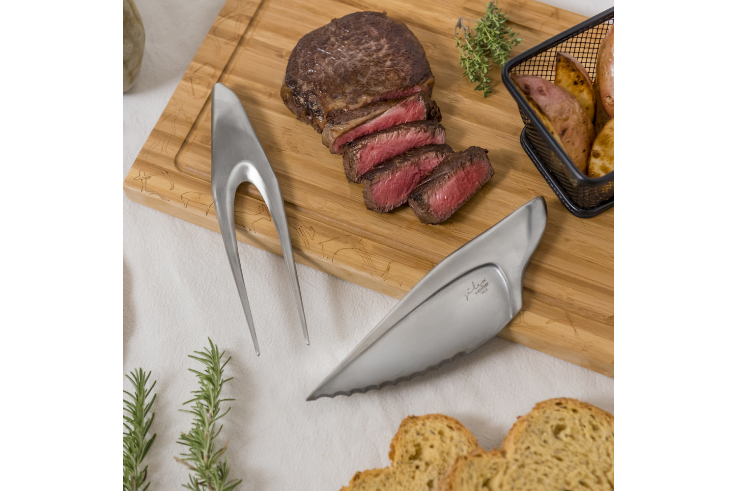 Подаръчен комплект SILEX стек нож с вилица и дървена дъска - COMAS