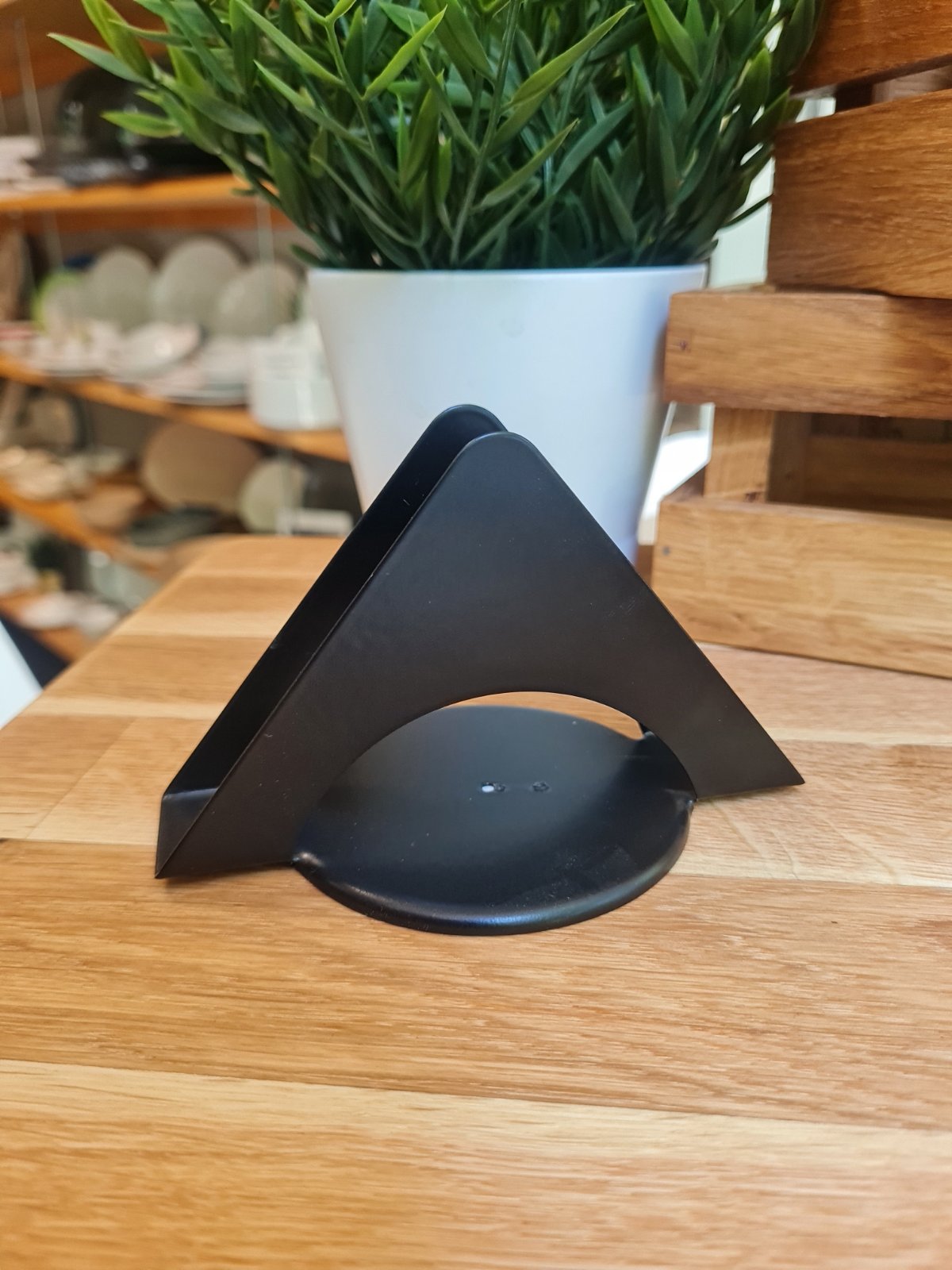 Триъгълен салфетник в черен цвят