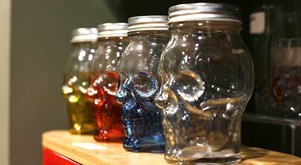 Буркан Череп цветен 500ml